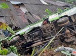 Penampakan Bus di Puncak Bogor Terjun ke Jurang, 9 Orang Luka-luka 