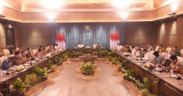 Jokowi Pimpin Sidang Kabinet Pertama di IKN