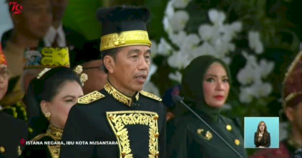 Jadi Inspektur Upacara, Jokowi Kenakan Baju Adat Kutai Kalimantan Timur