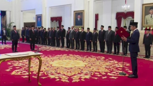 Presiden Jokowi lantik tiga menteri, satu Wakil menteri dan sejumlah kepala badan di Istana Merdeka, Senin (19/8/2024). 