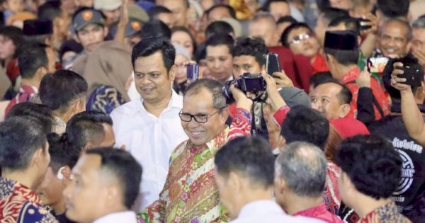 Antusiasme Warga Sambut Danny Pomanto Saat Hadiri Pesta Rakyat