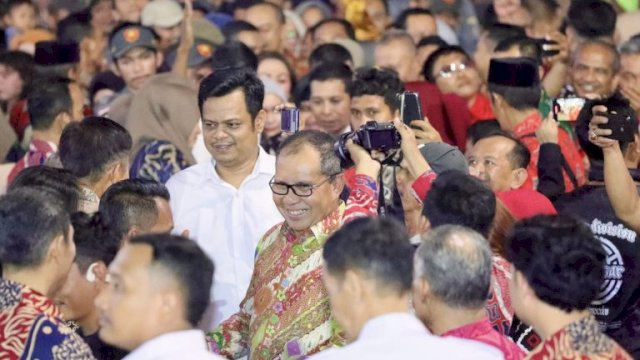 Antusiasme Warga Sambut Danny Pomanto Saat Hadiri Pesta Rakyat