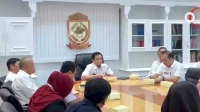 Helmy Budiman Pimpinan Rakor Pelaksanaan Perizinan di Kota Makassar 