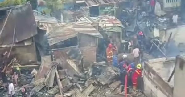 Kebakaran Hebat di Makassar, 14 Rumah Hangus Dilalap Api 