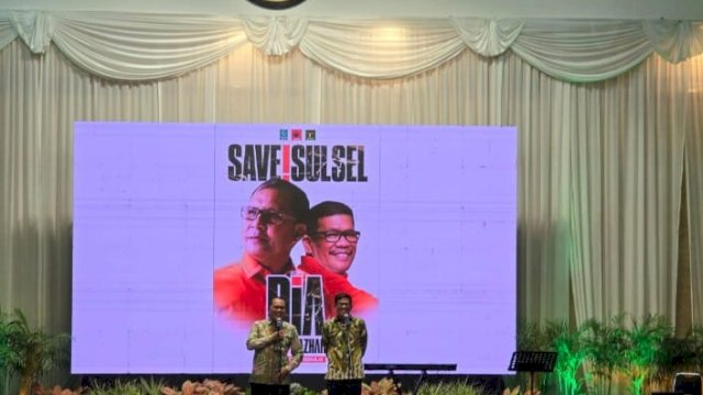 Pasangan bakal calon Gubernur dan Wakil Gubernur Sulsel, Danny Pomanto - Azhar Arsyad saat memberikan sambutan di acara konsolidasi bersama partai pengusung di Jalan Amirullah, Makassar, Minggu malam (4/8/2024). 