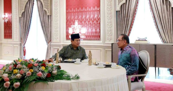 Prabowo Subianto Undang Anwar Ibrahim Hadir di Pelantikannya Sebagai Presiden RI