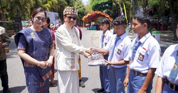 Pemprov Sulsel Serahkan Bantuan Paket Olahan Makanan Ikan kepada Warga Tana Toraja