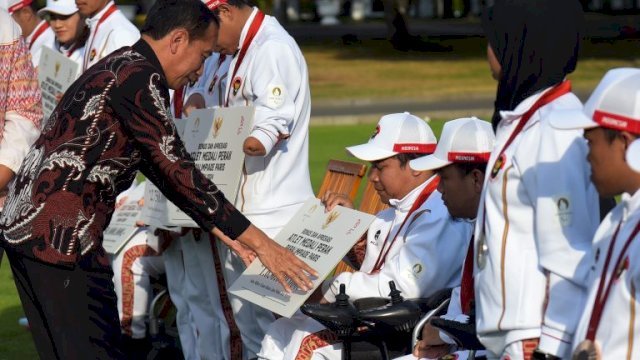 Jokowi Berikan Bonus Atlet Paralimpiade Paris 2024, Totalnya Rp 6 Miliar