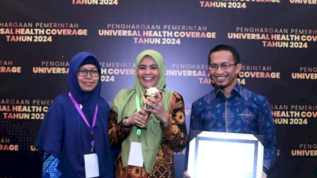 Pemkab Maros Terima Penghargaan Universal Healty Coverage dari Pemerintah Pusat