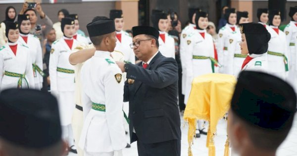 Jelang Hut Ke-79 RI, Pj Wali Kota Palopo Asrul Sani Kukuhkan 76 Paskibraka