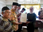 Bupati Indah Serahkan Sertifikat Tanah ke 211 Warga Kecamatan Seko