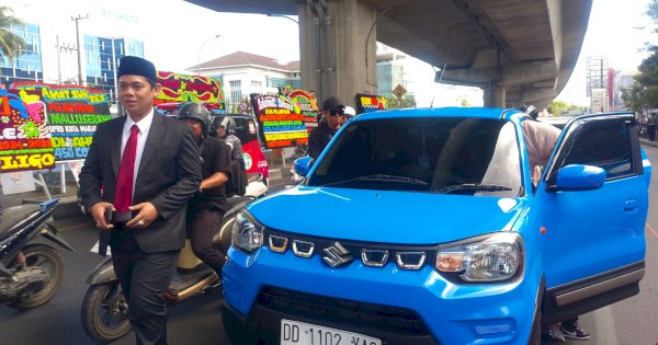 RTQ Hadiri Pelantikan Anggota DPRD Makassar Gunakan Mobil Biasa: Yang Harus Mewah Itu Kinerjanya