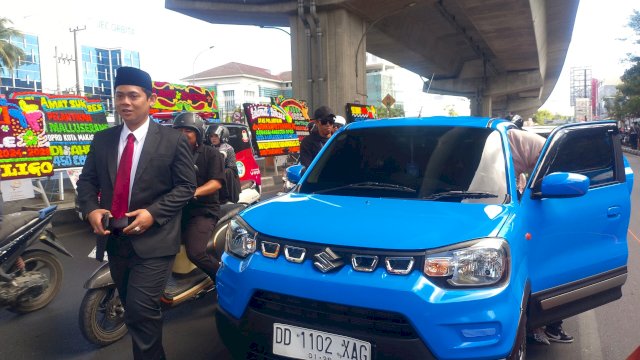 RTQ Hadiri Pelantikan Anggota DPRD Makassar Gunakan Mobil Biasa: Yang Harus Mewah Itu Kinerjanya