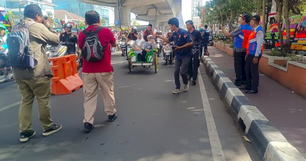 Adi Akbar Bawa Becak ke Pelantikan Anggota DPRD Makassar, Sempat Dikira Pengantar