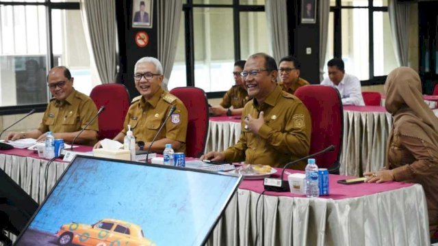 Suasana rapat evaluasi Pj Gubernur Gorontalo yang dilakukan Kementerian Dalam Negeri dalam hal ini diwakili Kepala Badan Strategi Kebijakan Dalam Negeri Yusharto Huntoyungo, Selasa (10/9/2024).