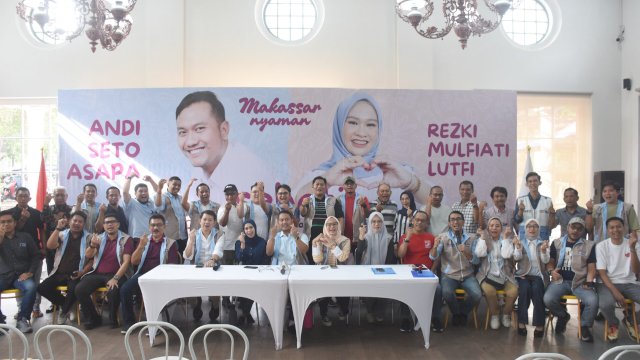 Pasangan Calon Wali Kota dan Wakil Wali Kota Makassar, Andi Seto Asapa-Rezki Mulfiati Lutfi resmi mengumumkan struktur tim pemenangan di Posko Induk Sehati, Jl AP Pettarani Makassar, Minggu (22/9/2024).