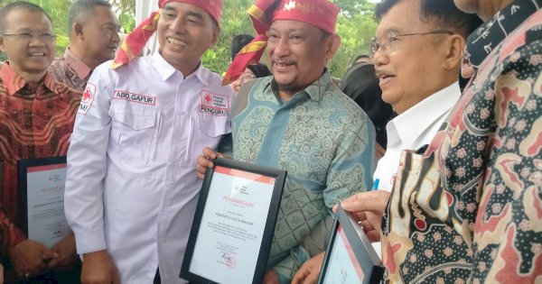 Berhasil Bina Ketangguhan Masyarakat, Pemkot Makassar Raih Penghargaan dari PMI Pusat