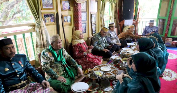 Potret Danny Pomanto Berbaur dengan Para Pemangku Kerajaan Adat di Acara Maudu Ada Kalabbiranga Ri Marusu