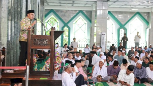 Danny Pomanto Maulid Bareng Pengurus dan Jemaah Masjid Al-Markaz