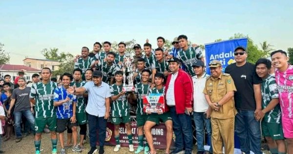 Bupati Maros Hadiri Penutupan Turnamen Sepak Bola Alatengae Cup, Minasabaji Juara