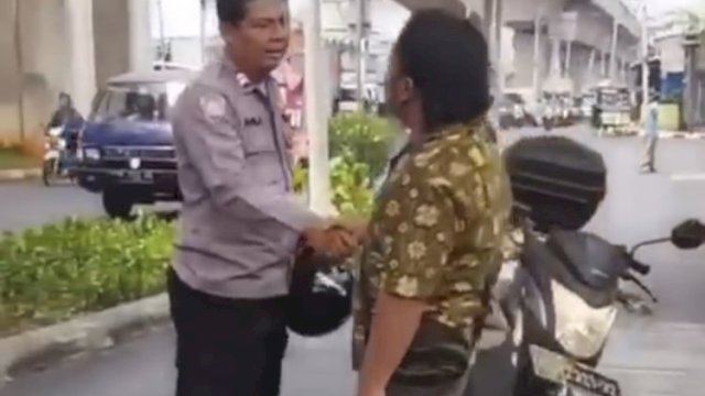 Viral, Pria Ngamuk di Jalan Raya Berujung Dilumpuhkan Polisi Hingga TNI