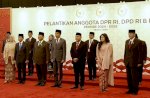 Jokowi dan Prabowo Naik Mobil RI 1 ke Pelantikan Anggota DPR, MPR, dan DPD Periode 2024-2029