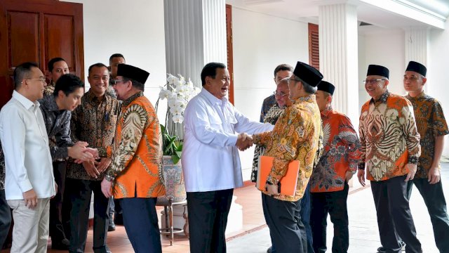 Petinggi Partai Keadilan Sejahtera (PKS) yang dipimpin Ketua Majelis Syuro PKS Salim Segaf Aljufri menemui presiden terpilih Prabowo Subianto di Jl Kertanegara No 4, Jakarta Selatan, Jumat (11/10/2024). 