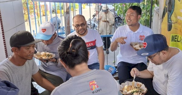 Blusukan di Pasar Bonto Makkio, Seto Nikmati Kuliner Kaki Lima