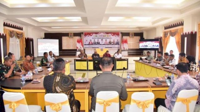 Pj Gubernur Gorontalo Rudy Salahuddin Minta KPU dan Bawaslu Kawal Ketat Penyaluran Logistik Pilkada 