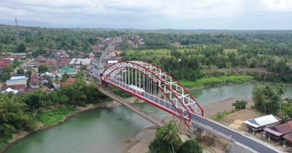 Jejak Kerja Nyata Andi Sudirman di Kota Kalong, Mulai Jembatan Terpanjang Hingga Merintis Jalan Soppeng-Barru