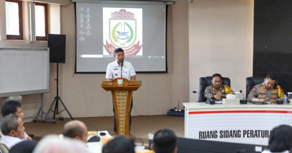 Pj Wali Kota Makassar Buka Rakor Penanganam Masalah Sosial di Simpang Lima Bandara Sultan Hasanuddin