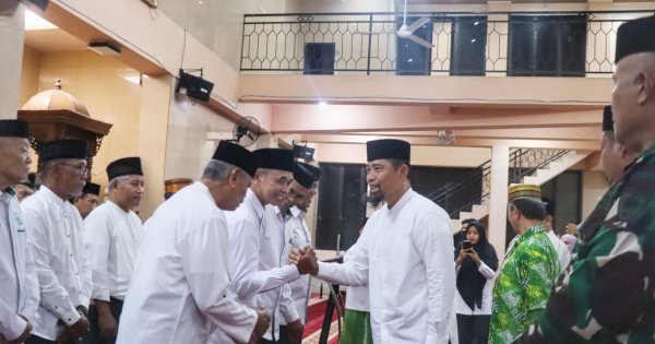 Lantik Pengurus Masjid Al Abrar, Andi Arwin Azis Harap Program Inovatif untuk Kemakmuran Umat