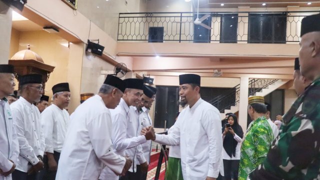 Lantik Pengurus Masjid Al Abrar, Andi Arwin Azis Harap Program Inovatif untuk Kemakmuran Umat