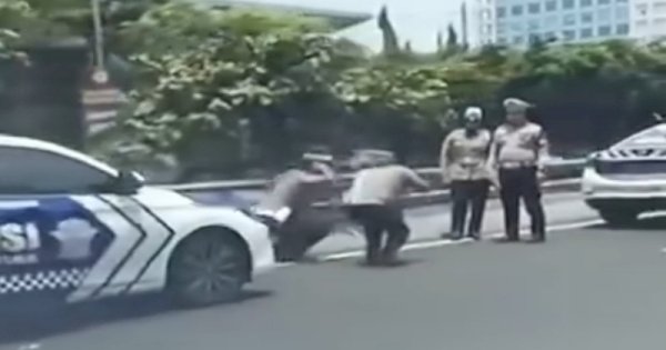 Viral Dua Polisi Dihukum Squat Jump di Pinggir Tol, Ini Klarifikasi Polda Metro Jaya