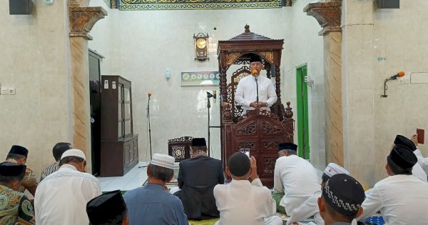 Laksanakan Salat Jumat, Pjs Wali Kota Makassar Ingatkan Netralitas ASN