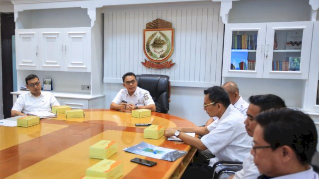 Rapat Bersama TPAD Pemkot Makassar, Irwan Tekankan Rencana APBD Pokok 2025 Rampung Sesuai Timeline