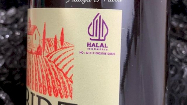 Minuman keras (Miras) jenis Wine mendapat sertifikat halal oleh BPJPH dgn beredar di masyarakat hingga viral di media sosial. 