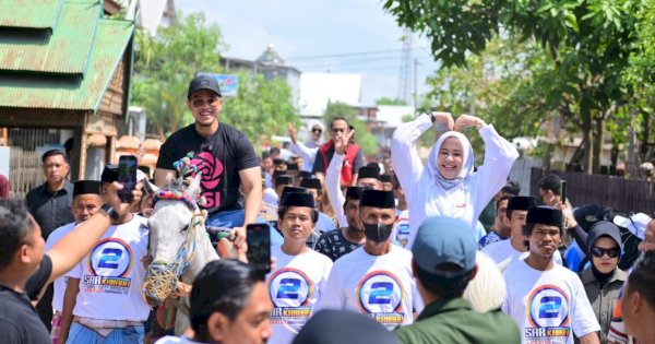 Pilgub Sulsel, Kaesang dan Fatmawati Naik Kuda Temui Masyarakat Adat di Sidrap 