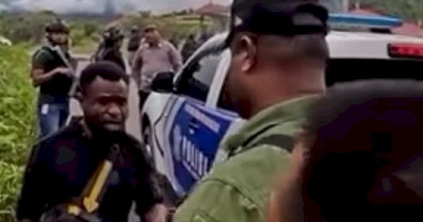 Viral, Pria Asal Papua Palak brimob Hingga Rp 1 Miliar