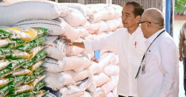 Jokowi Tanggapi Soal Deflasi RI Selama 5 Bulan Berturut-turut 