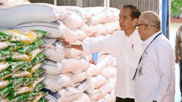 Jokowi Tanggapi Soal Deflasi RI Selama 5 Bulan Berturut-turut 