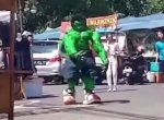Viral, Satpol PP Kejar Para Kospley Super Hero hingga Hulk Pilih Pasrah 