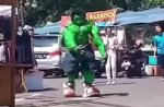 Viral, Satpol PP Kejar Para Kospley Super Hero hingga Hulk Pilih Pasrah 