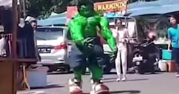 Viral, Satpol PP Kejar Para Kospley Super Hero hingga Hulk Pilih Pasrah 