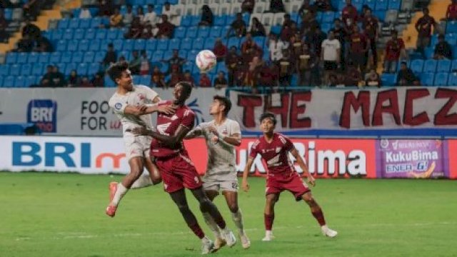 Dokumentasi laga PSM Makassar versus Madura United pada pekan 8 Liga 1 2024-2025 yang berakhir 2-0 untuk PSM di Stadion Batakan, Kalimantan Timur, Jumat (18/10/2024). Foto: Official PSM