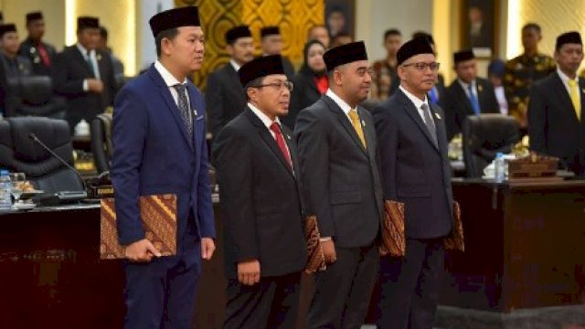 Pose empat pimpinan DPRD Makassar yang baru saja dilantik. (Foto: Supratman) 