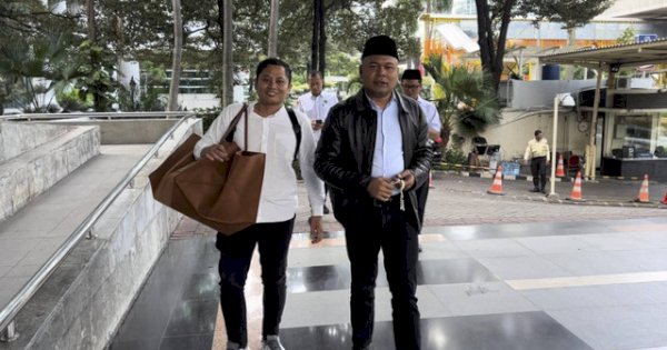 Menag Nasaruddin Umar Serahkan Barang Dugaan Gratifikasi ke KPK