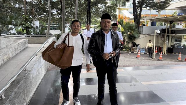 Menag Nasaruddin Umar Serahkan Barang Dugaan Gratifikasi ke KPK