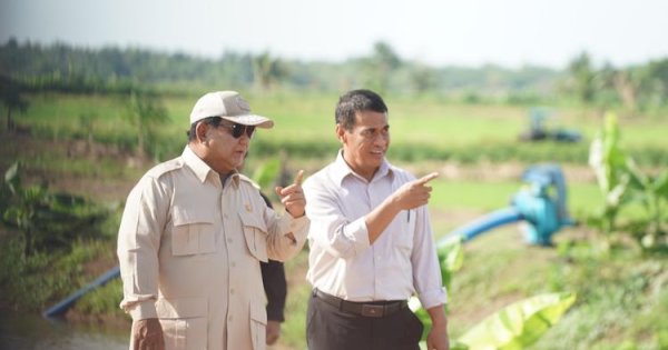 Mentan Amran Dampingi Presiden Prabowo Tinjau Program Cetak Sawah di Merauke