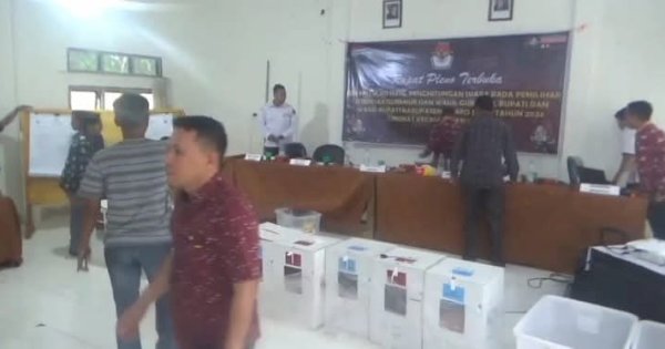 Ular Kobra Nyelinap ke Celana Ketua PPK, Rapat Pleno Rekapitulasi Pilkada Ditunda